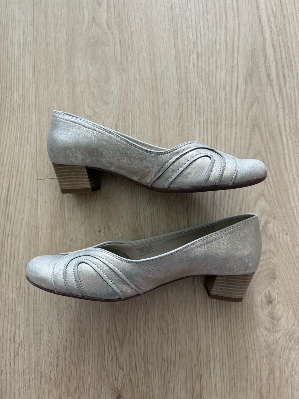 Ara Silver Leather Comfort Low Heels - Picture 4 of 15